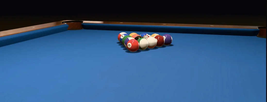 3D bilardo simülatöründe mavi turnuva çuhalı masada dizilmiş 8 top seti